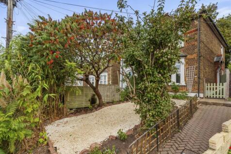 8 Hughenden Rd, HP13 5DT-14.jpg