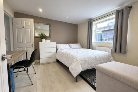 bed from ensuite
