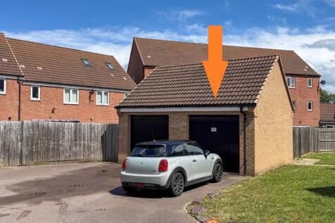 Garage &amp; Parking To Rear