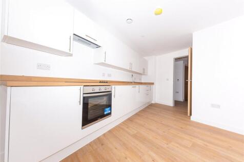 2 bed flat to rent Cadogan Road, London SE18