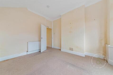 Albany-Road-First-Floor-Flat-02.jpg