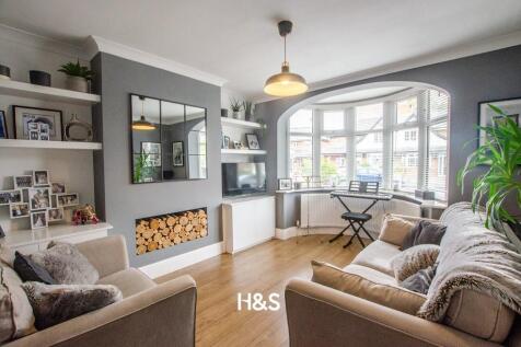 33 Burman Road - Lounge 2.jpg