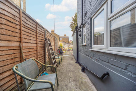 Lincoln Road - Enfield - London - EN3 photo 5
