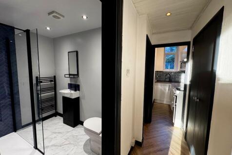 Bathroom/Hallway