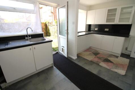 Kitchen 2.JPG