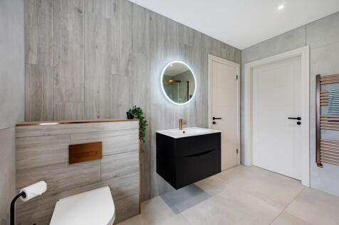 Jack &amp; Jill Bathroom