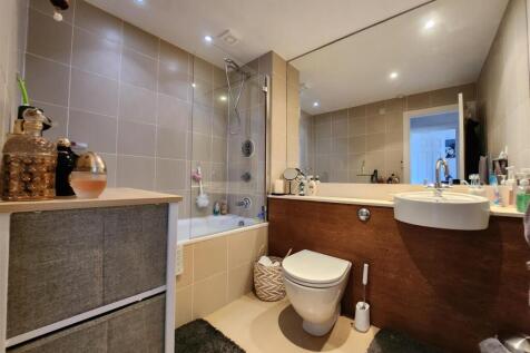 Bathroom 3.jpg