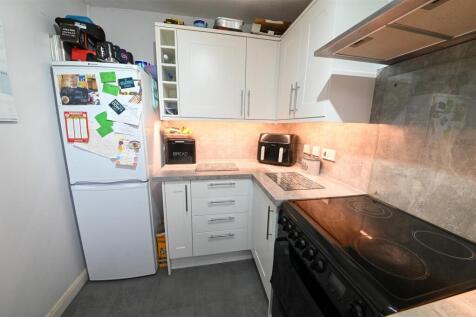 Powdermill Close, Tunbridge Wells photo 4