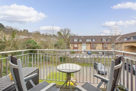 21 Greengate, Chairborough Road, HP12 3GZ-8.jpg