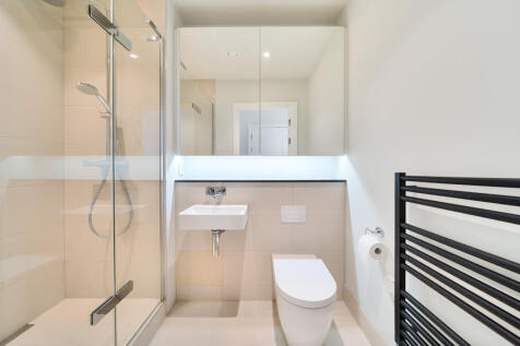 1319854-5-686b947...