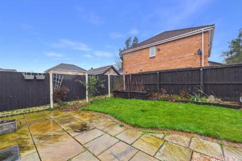 GARDEN TO THE REAR