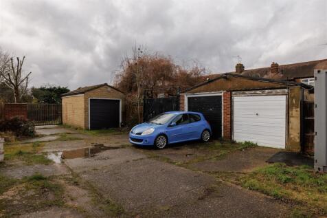 Richmond Crescent, E4