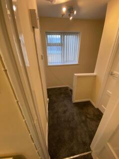2 bed semi-detached house to rent Henley Road, Le