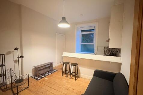 11-1OT_LoungeKitchen