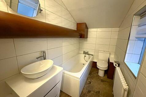 Bathroom 1.jpg