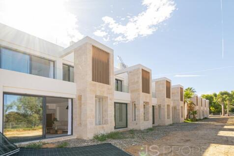 Elegant Semi-Detached Homes with Stunning Lake Views