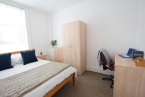 5-bed terraced on 27/28 - Cross Street - Student House, £2,275/mo