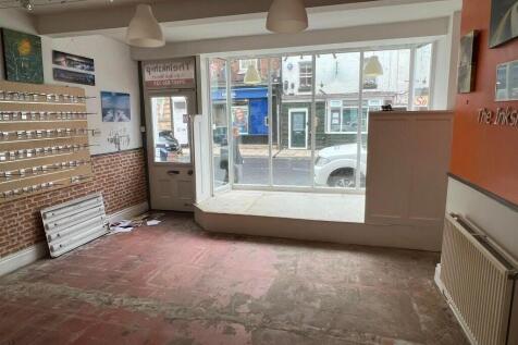 Retail Property (high street) to rent Image 2