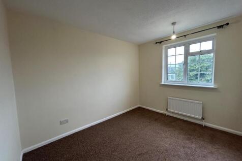Leicester Close, Kettering, Northants photo 5