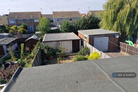 Dumergue Avenue, Queenborough, ME11 photo 5