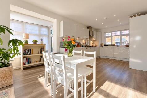 Open-Plan Dining Kitchen
