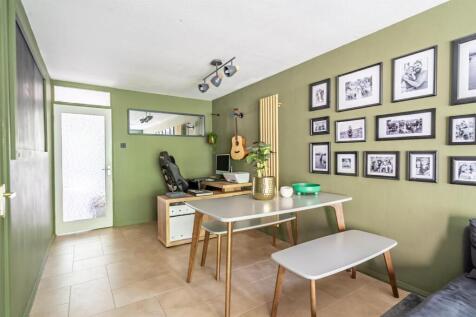 LIVING/OFFICE AREA