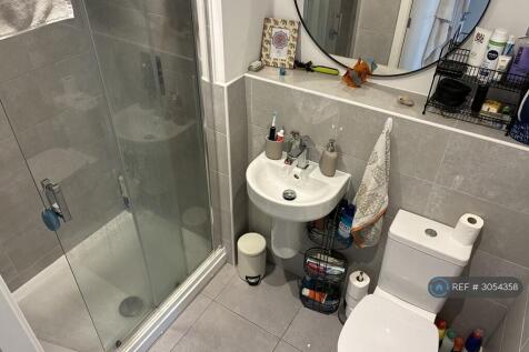 Enriqueta Rylands Close, Manchester, M32 photo 5