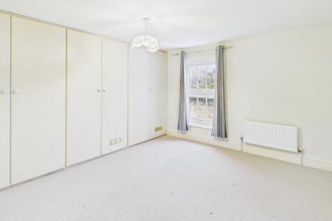 CAM02519G0-PR0357-STILL006