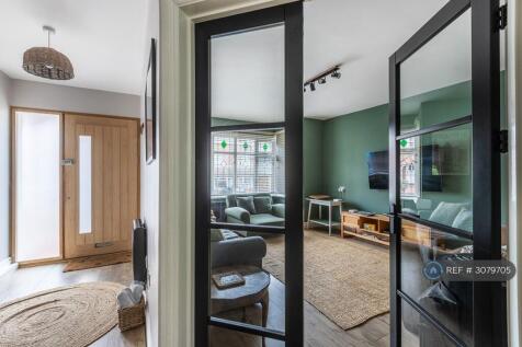 King Edward Avenue, Broadstairs, CT10 photo 4