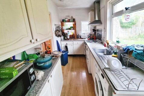 Roselands Gardens, Southampton, Hampshire, SO17 photo 3