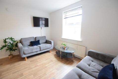 27/28 - Depot Street - Student Apartment photo 3