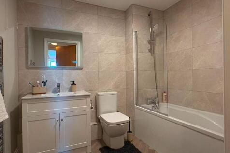 main_bathroom.jpeg