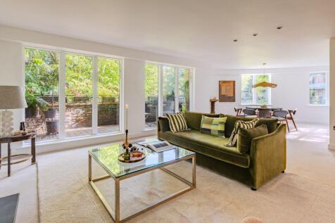 Sitting/Dining Room