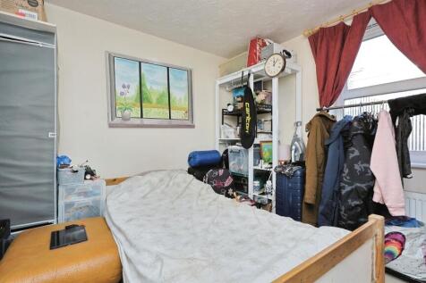 2-Bed At Caddow Road
