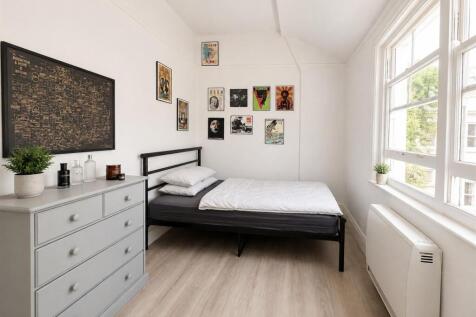 Bed 1 OLD - F2 7a Duke Street - Aug 26.jpg