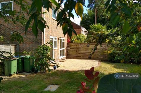 Wynton Grove, Walton-On-Thames, KT12 photo 2
