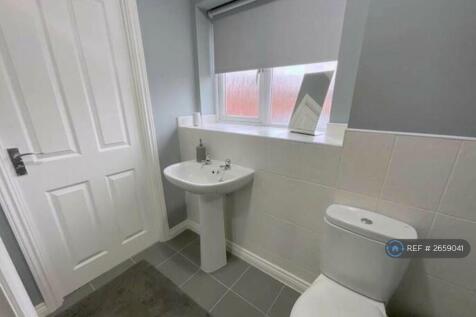 Jack And Jill En Suite With Shower.