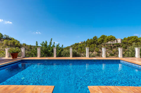 Stunning villa with pool and fantastic sweeping views in Calvia
