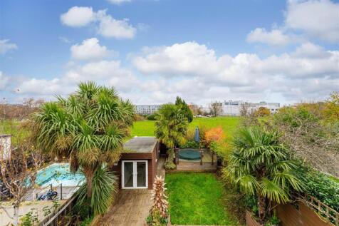 41 Oaklands Avenue, Isleworth TW7-49.jpg