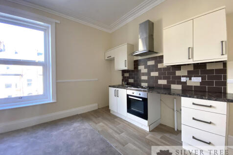 Princess Royal Terrace, Scarborough, North Yorkshire, YO11 2RP photo 3