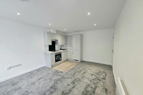 2-bed flat on Apt 32, City Point, Prospect Street, Kingston Upon Hull, City Of Kingston Upon Hull, £850/mo