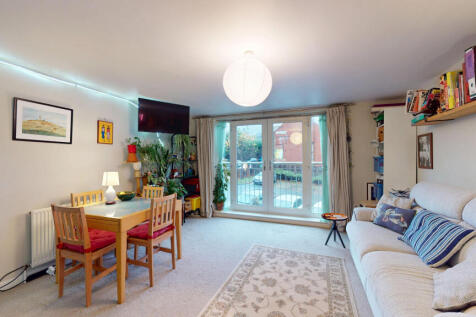 Flat-7-Woodside-Court-11192025_204045