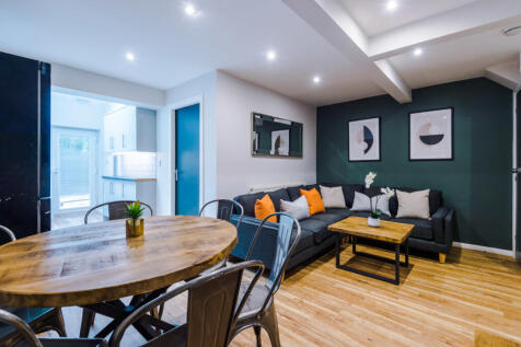 60b Derby, Living Room 1