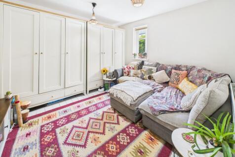 CAM02093G0-PR0053-STILL028