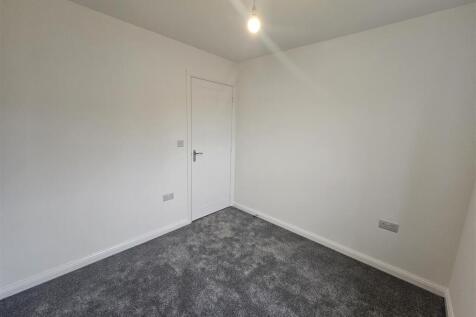 20 Essex Way - Bedroom 2 (2)