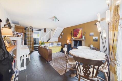 Living/Dining Are...