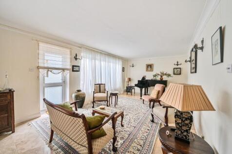 Sitting-dining room