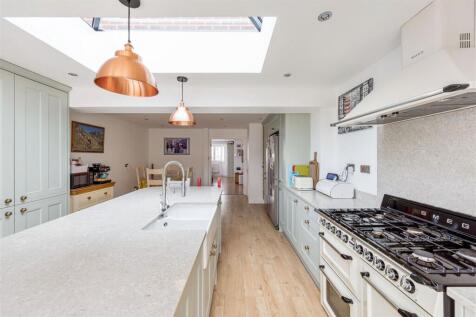 Elmcroft Avenue, E11