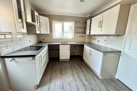 Shearwater Drive, Great Yarmouth photo 4