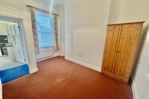 Flat 2, 32 Cleveland Road, TORQUAY, Devon TQ2 5BE photo 3